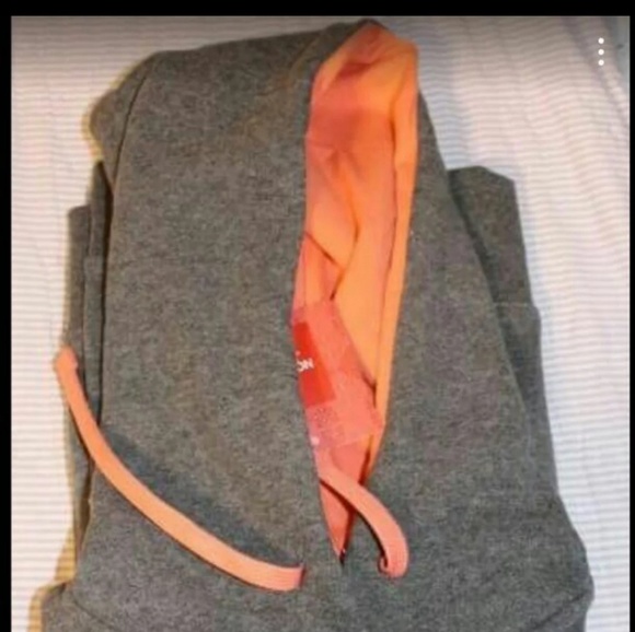 North face hoodie - Picture 2 of 3